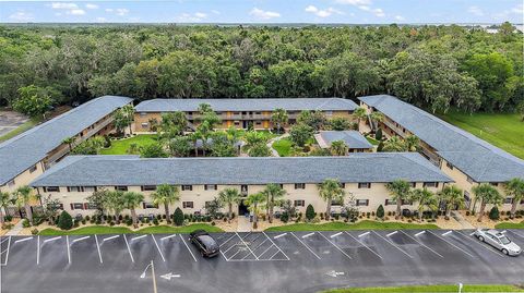 Photo of 600 W Oak Terrace Drive, Leesburg, FL 34748 (MLS # G5099082)