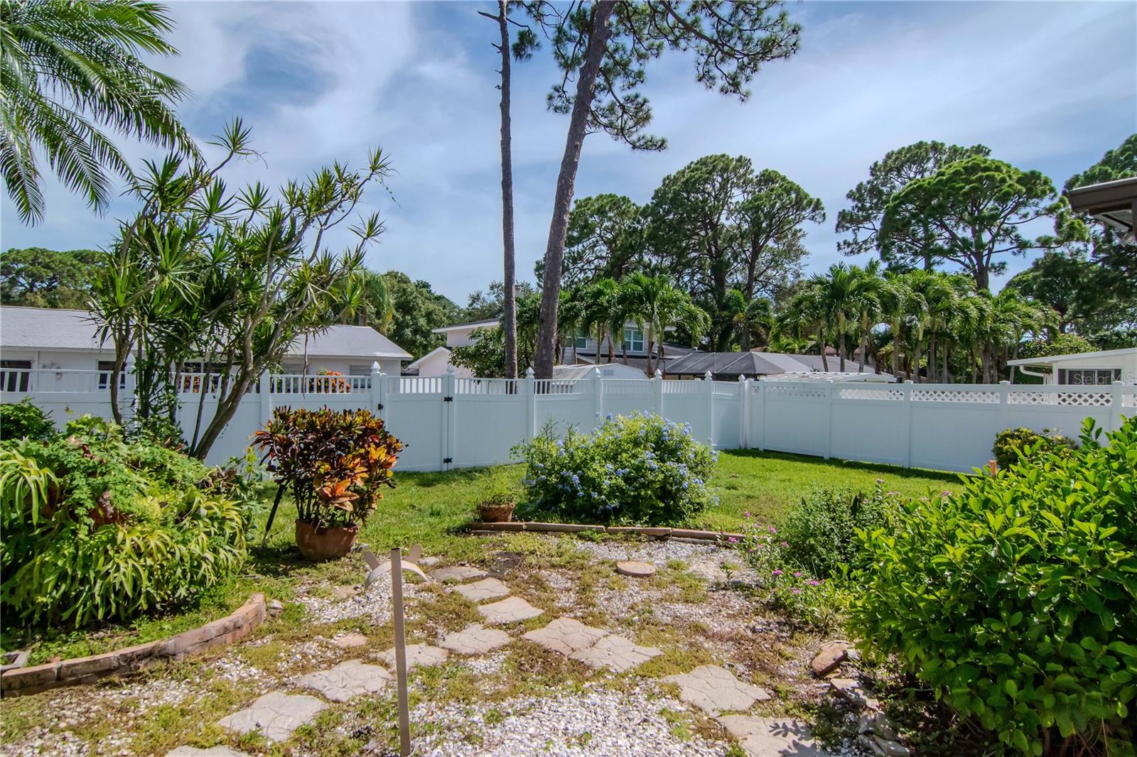 WHISPERING PINES FOREST 4TH ADD - Residential