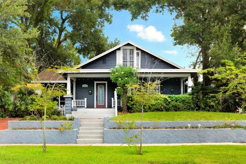 Photo of 823 E Amelia Street, Orlando, FL 32803 (MLS # O6343867)