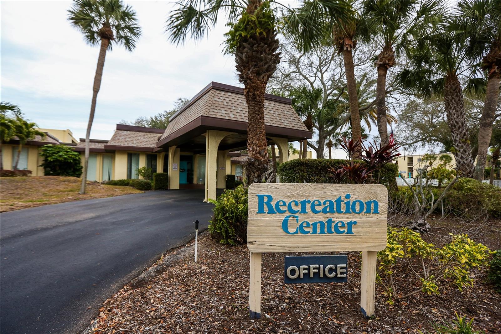 WATERS EDGE 1 CONDO - Residential