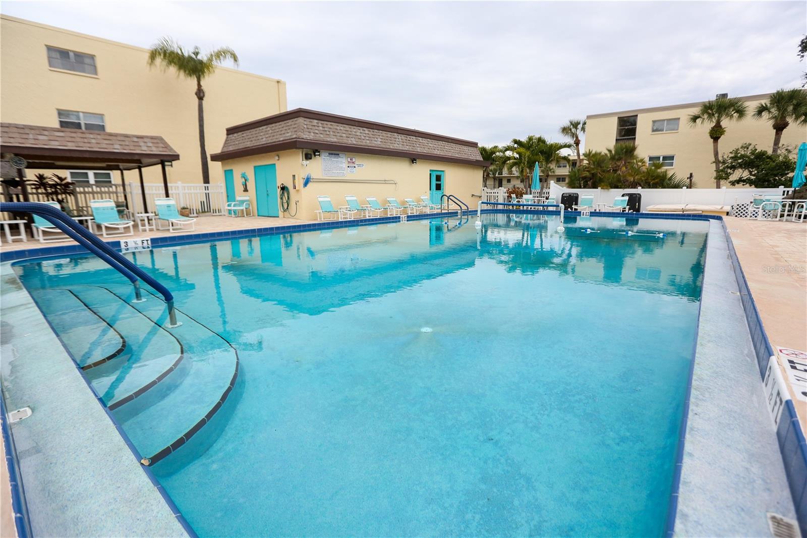 WATERS EDGE 1 CONDO - Residential