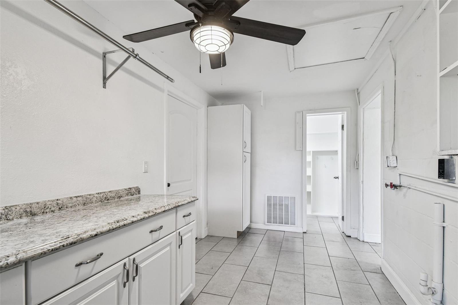 OLD GROVE - Residential Lease