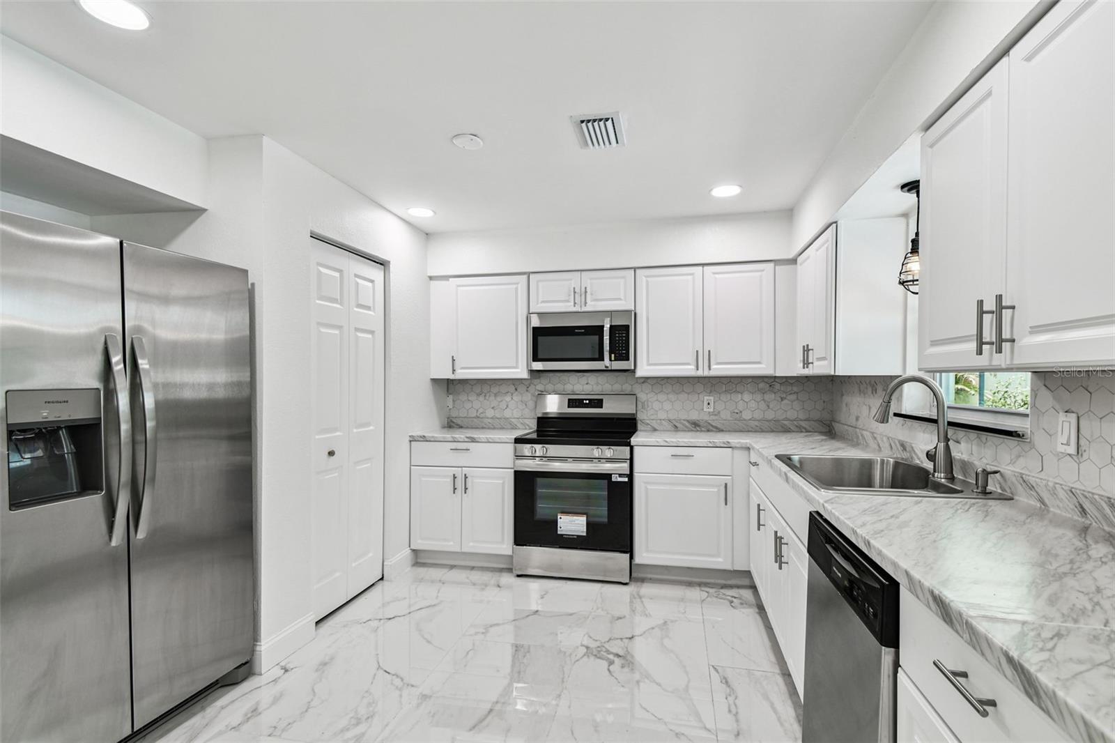 OLD GROVE - Residential Lease