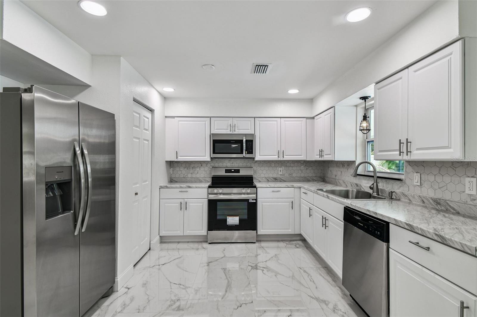 OLD GROVE - Residential Lease