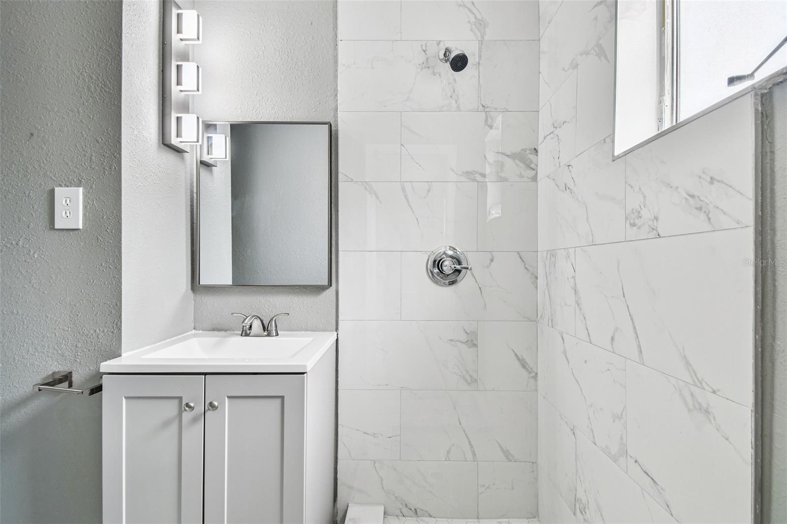 OLD GROVE - Residential Lease