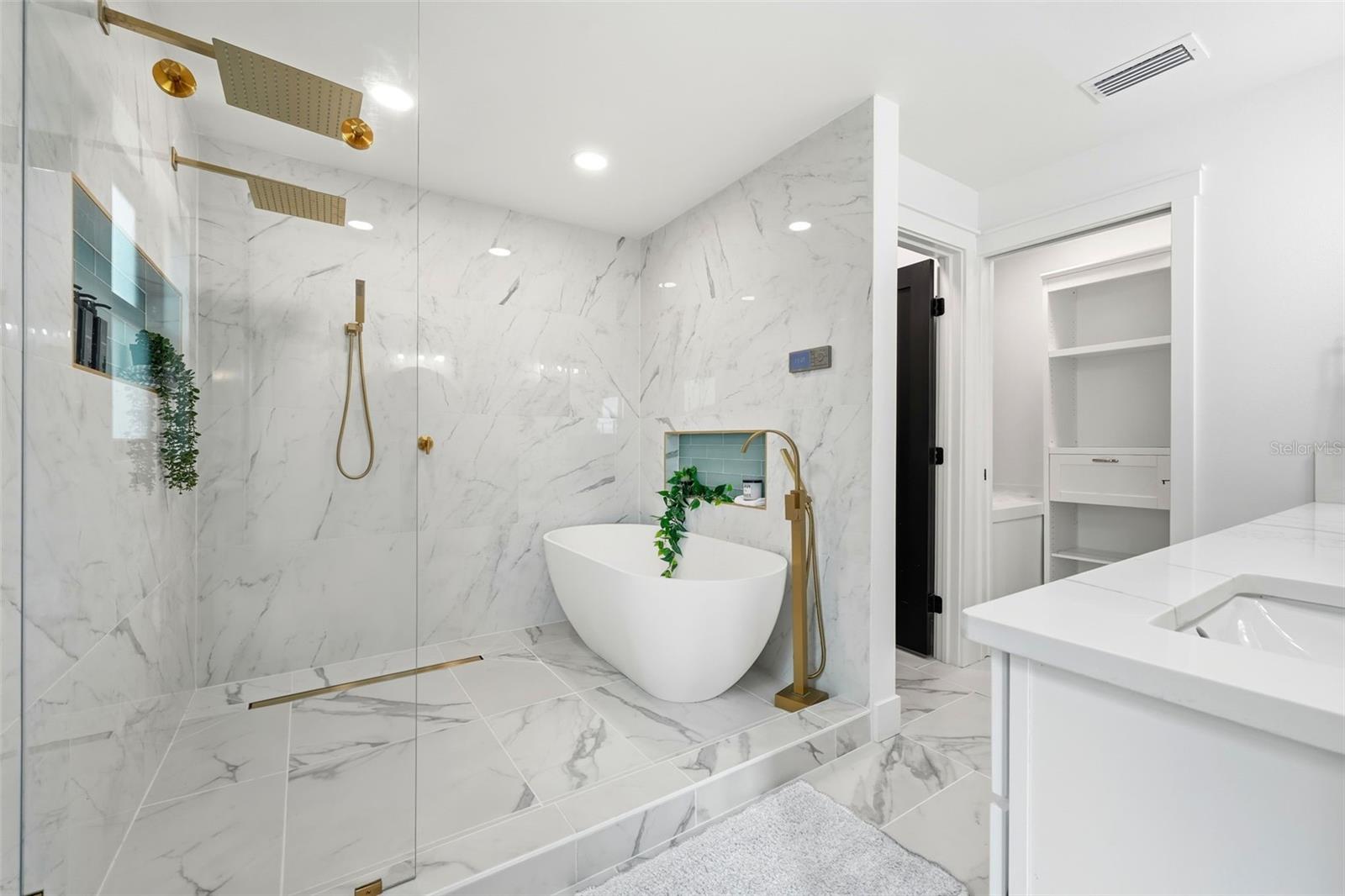 RIVERSIDE PARK - Residential