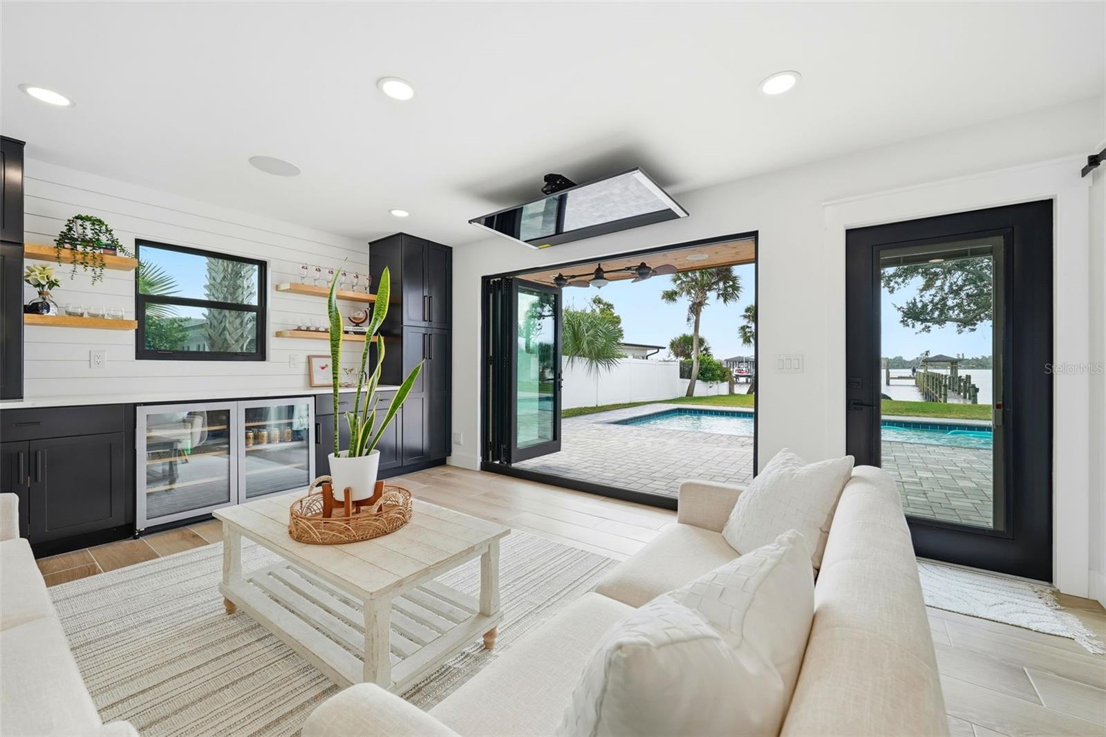 RIVERSIDE PARK - Residential