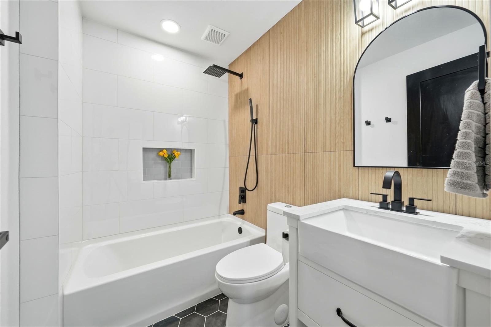 RIVERSIDE PARK - Residential