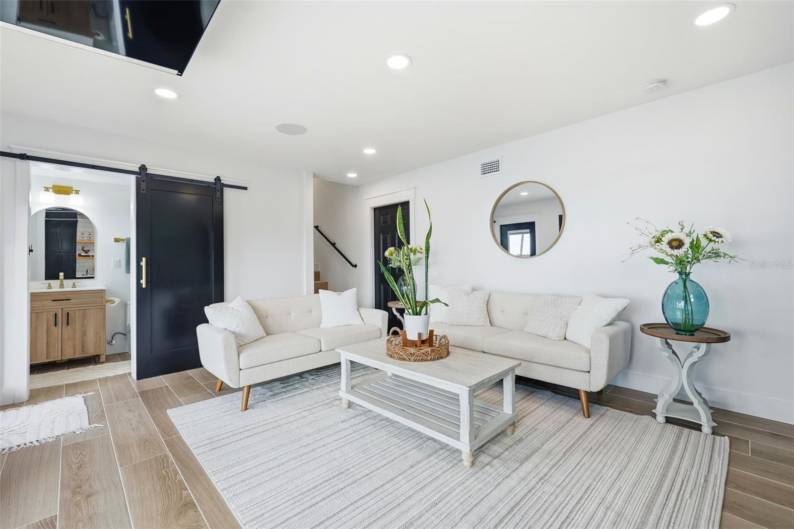 RIVERSIDE PARK - Residential