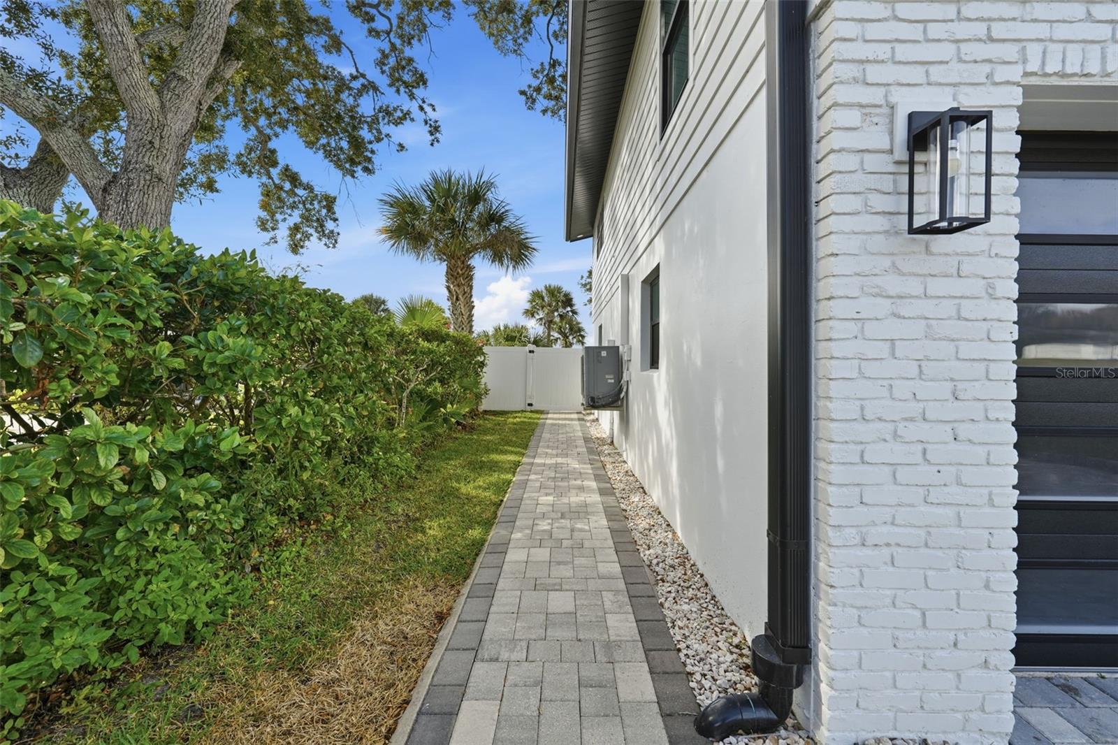 RIVERSIDE PARK - Residential