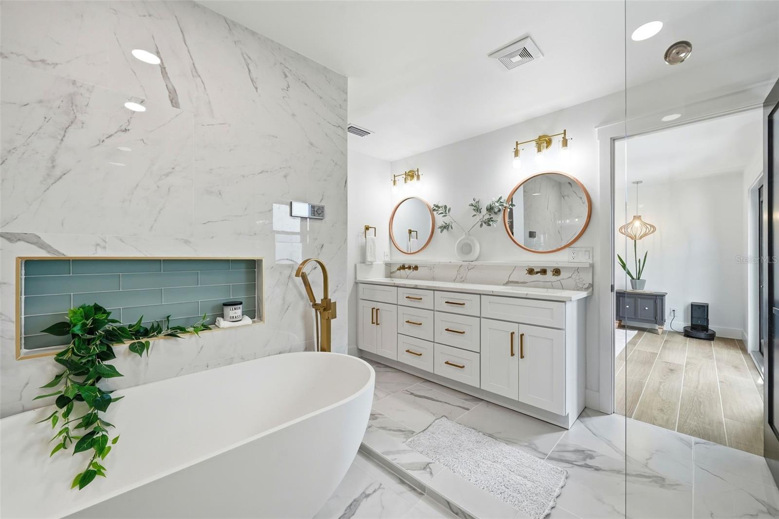 RIVERSIDE PARK - Residential