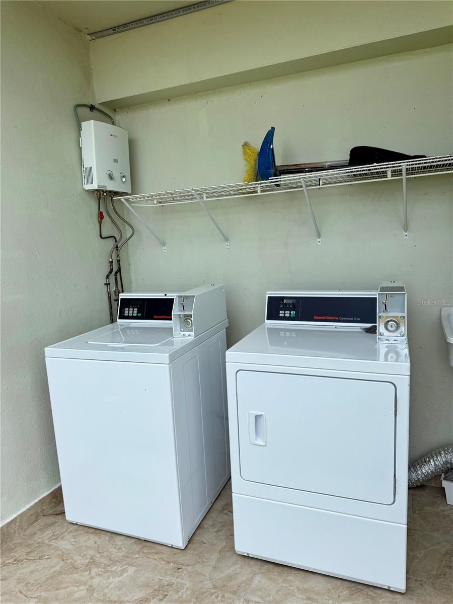 4R-45 CALLE ROBLE / LOMAS VERDES