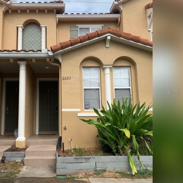 MINUTES FROM DISNEY WORLD AND UNIVERSAL STUDIOS. BEAUTIFUL FULLY FURNISHED AND FULLY REMODELED TOWNHOUSE FOR RENT, LOCATED INT THE DESIRABLE AND WELL ESTABLISHED COMMUNITY OF CRESTWYND BAY. THIS PROPERTY FEATURES 3 BEDROOMS AND 3 FULL BATHROOMS. ONE BEDROOM AND ONE BATHROOM LOCATED IN THE FIRST FLOOR. THE PROPERTY IS ALL TILED AND FRESHLY PAINTED. THE KITCHEN FEATURES BEAUTIFUL CABINETS AND GRANITE CONTER TOPS. WASHER AND DRYER INSIDE THE UNIT. THIS GATED COMMUNITY FEATURES A SWIMMING POOL AND PLAY GROUND. CONVENIENTLY LOCATED 5 MINUTES AWAY FROM DISNEY AND NEAR SHOPING PLACES. BIG WALMRT 2 MINUTES AWAY. INTERNET AND CABLE IS INCLUDED IN THE MONTHLY RENT.