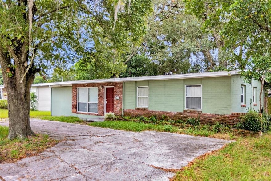 BACK ON THE MARKET! Come see this 4 bedroom 1.5 bathroom home located in the heart of Downtown Orlando, in the highly desirable Lake Como area, just minutes from Lake Eola, The Milk District, Baldwin Park and more. Aside from the convenience of the location, this home sits on an over sized lot with a fenced in back yard for your leisure enjoyment. Don't miss this opportunity, call today to schedule a showing!