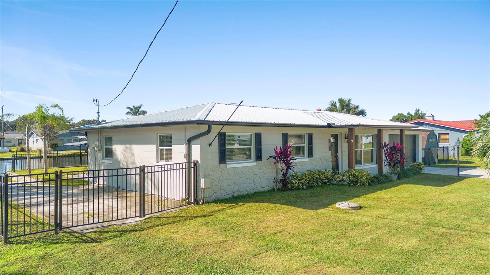 1617 PARADISE LANE
