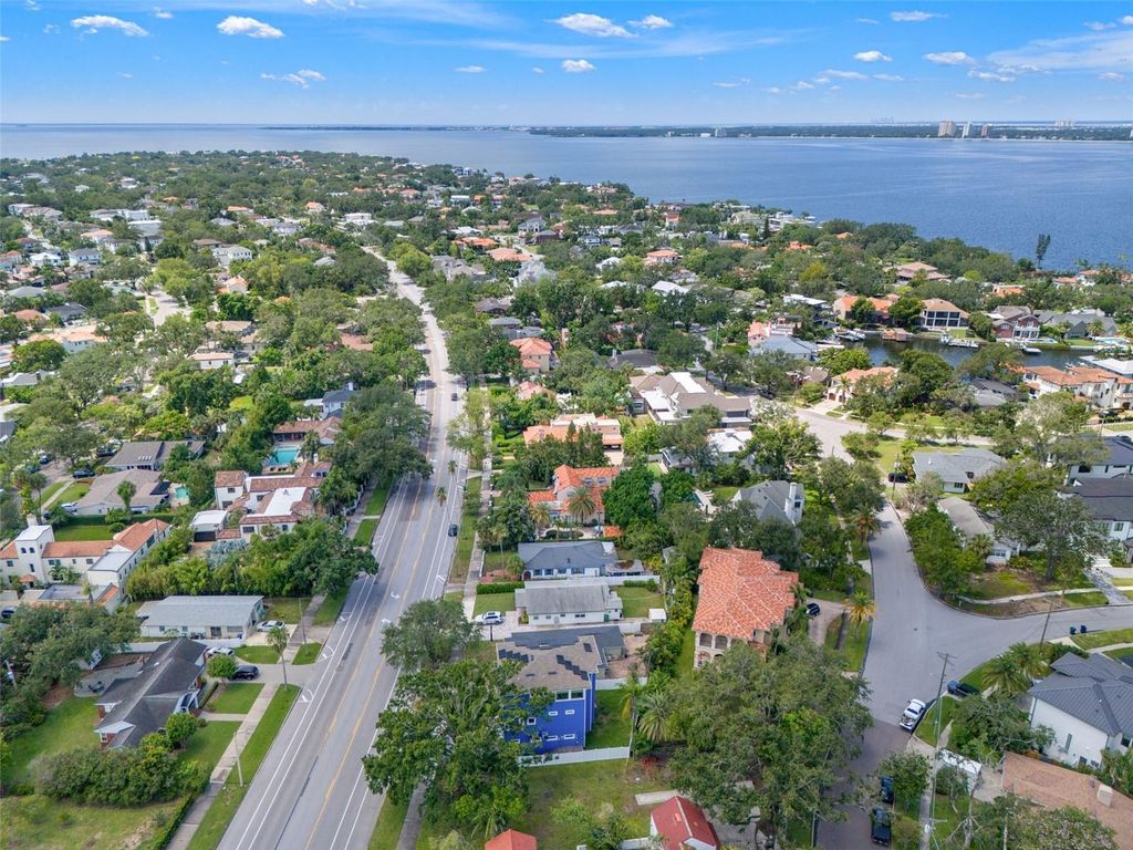 Photo of 128 W Davis Boulevard, Tampa, FL 33606 (MLS # TB8405808)
