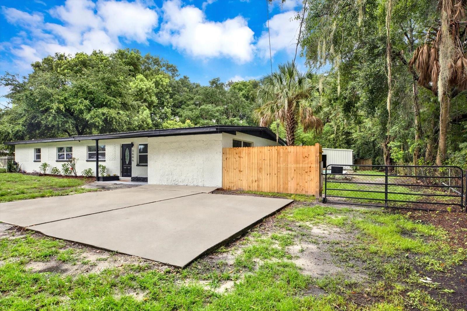 3606 AUTUMN PALM DRIVE
