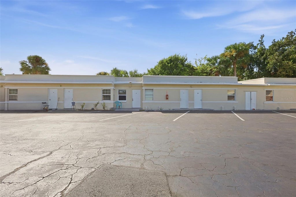 Photo of 828 Ridgewood Avenue, Holly Hill, FL 32117 (MLS # O6443334)