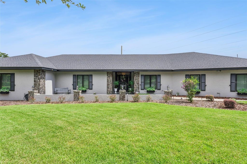 Photo of 37 Lake Eloise Lane, Winter Haven, FL 33884 (MLS # P4940000)