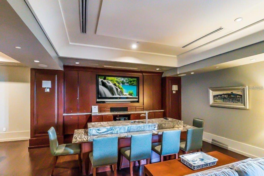 1350 MAIN RESIDENTIAL - Residential Lease