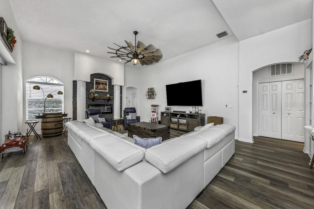 KEYSTONE CROSSINGS - Residential