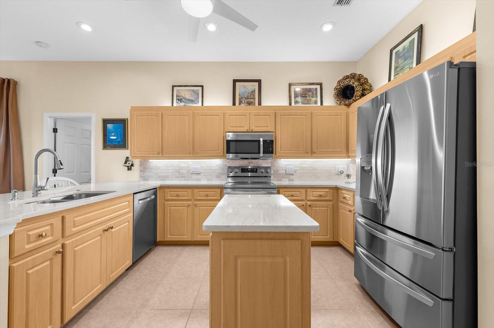 THE LAKES OF JACARANDA - Residential