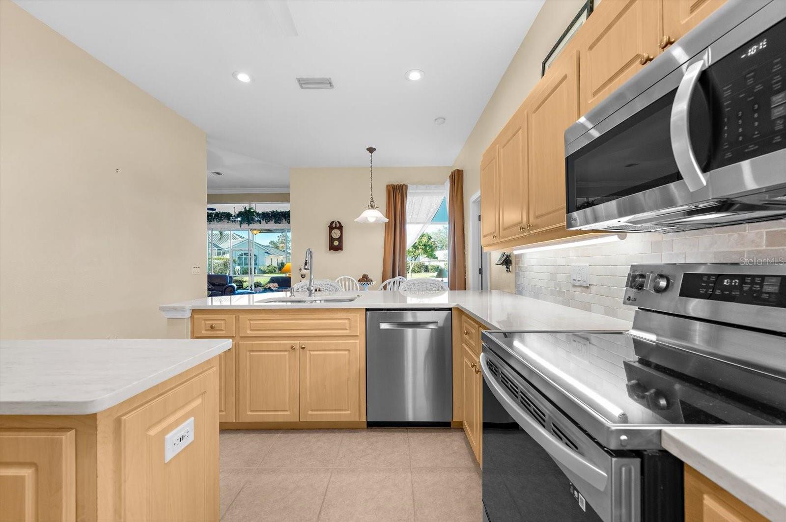 THE LAKES OF JACARANDA - Residential