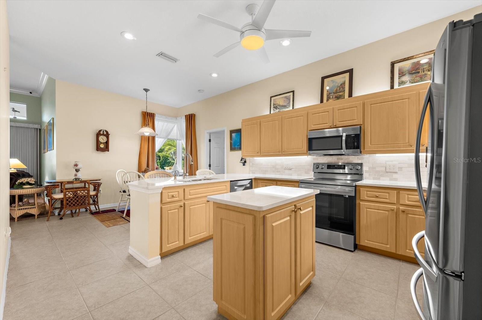 THE LAKES OF JACARANDA - Residential