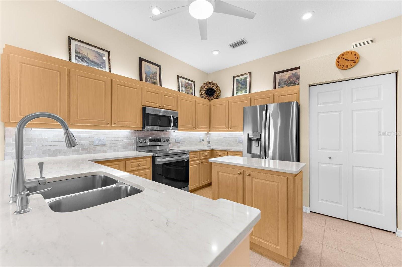 THE LAKES OF JACARANDA - Residential