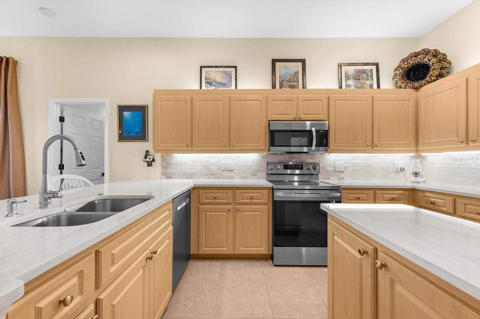 THE LAKES OF JACARANDA - Residential