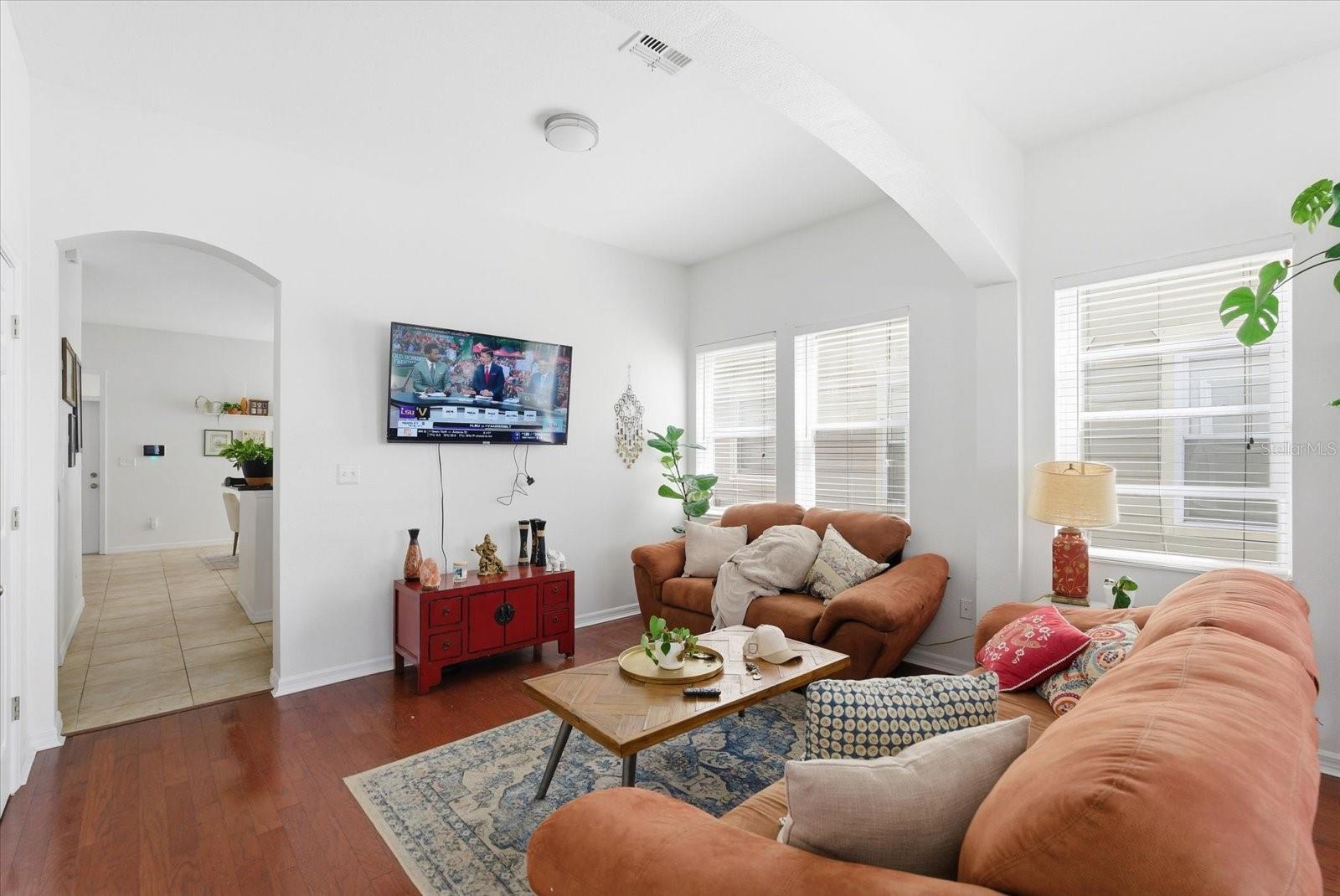 GIUSTOS TWNHMS - Residential Income