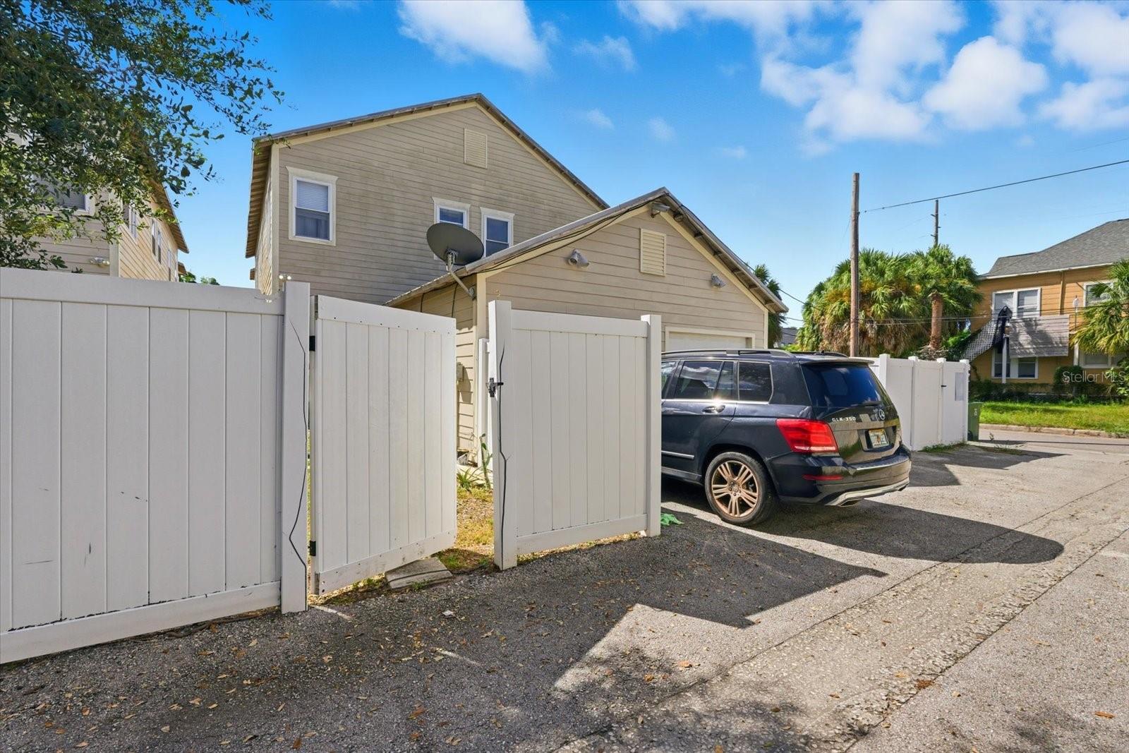 GIUSTOS TWNHMS - Residential Income