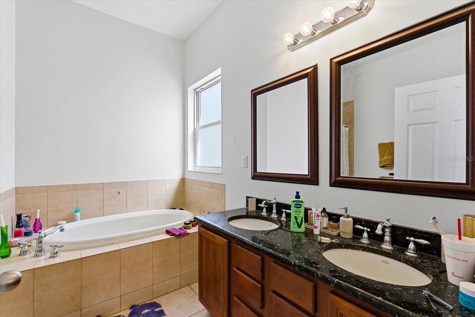 GIUSTOS TWNHMS - Residential Income