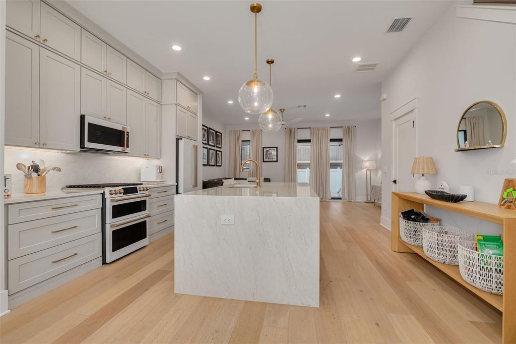 Photo of 233 8th Street N, St Petersburg, FL 33701 (MLS # TB8551634)