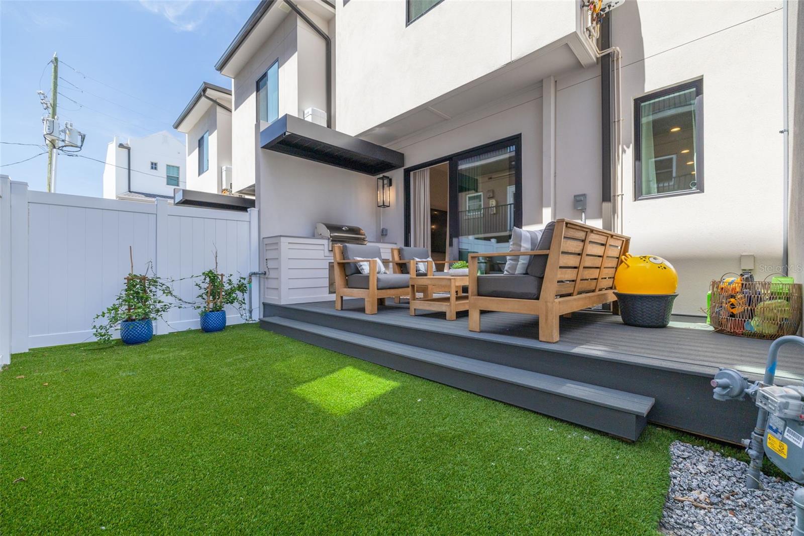 233 8TH STREET N