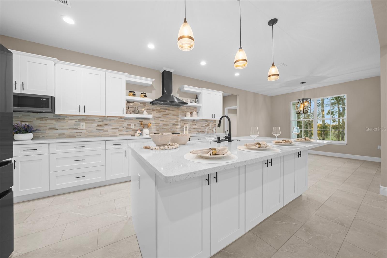 ROLLING HILLS - Residential