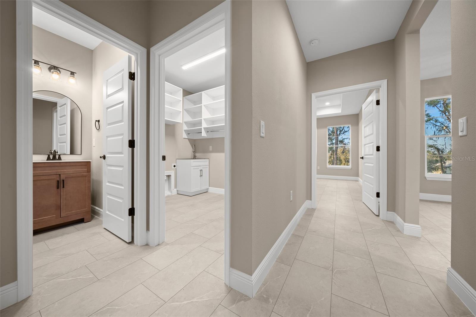 ROLLING HILLS - Residential