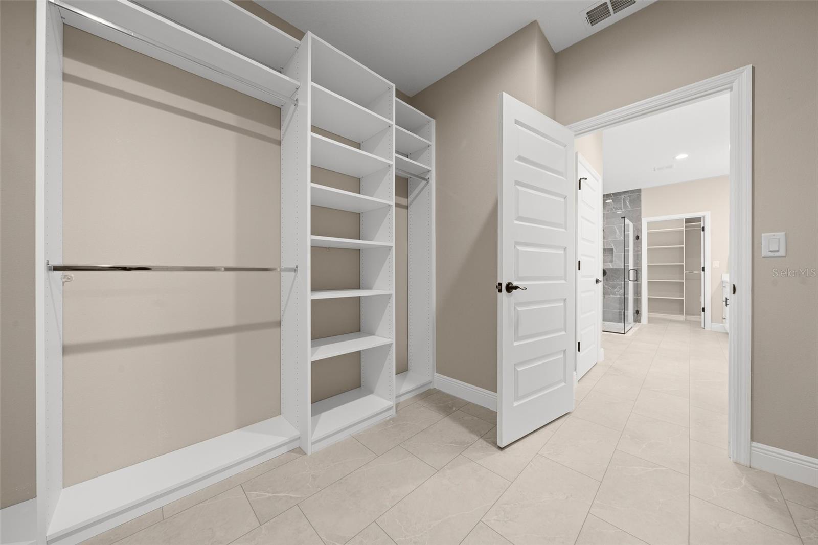 ROLLING HILLS - Residential