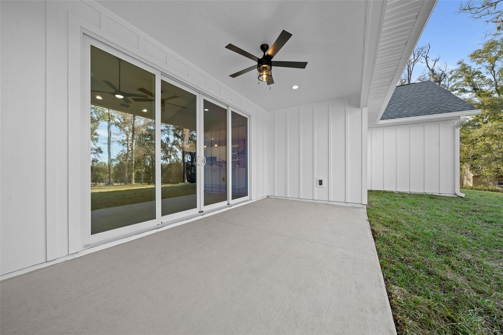 ROLLING HILLS - Residential