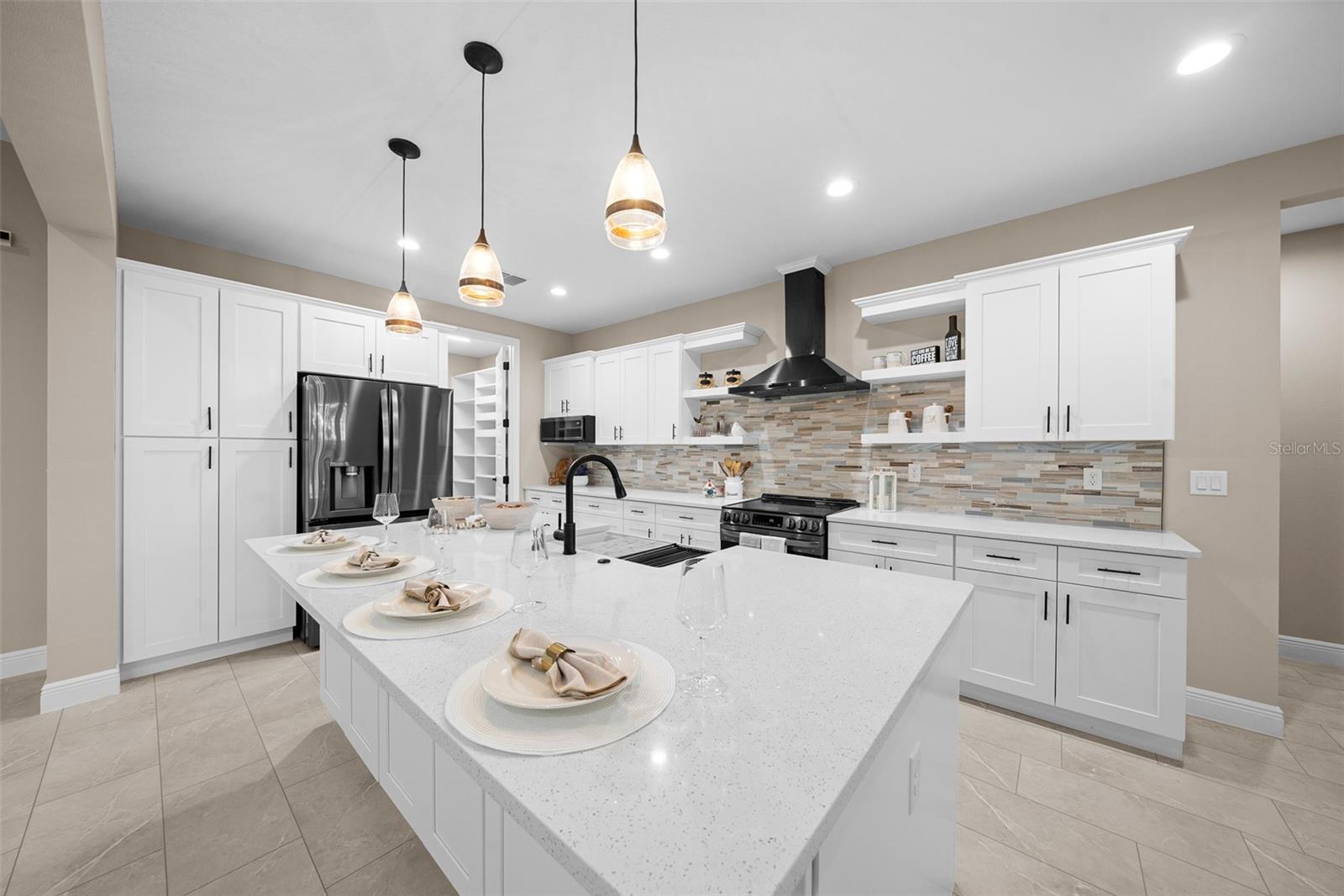 ROLLING HILLS - Residential