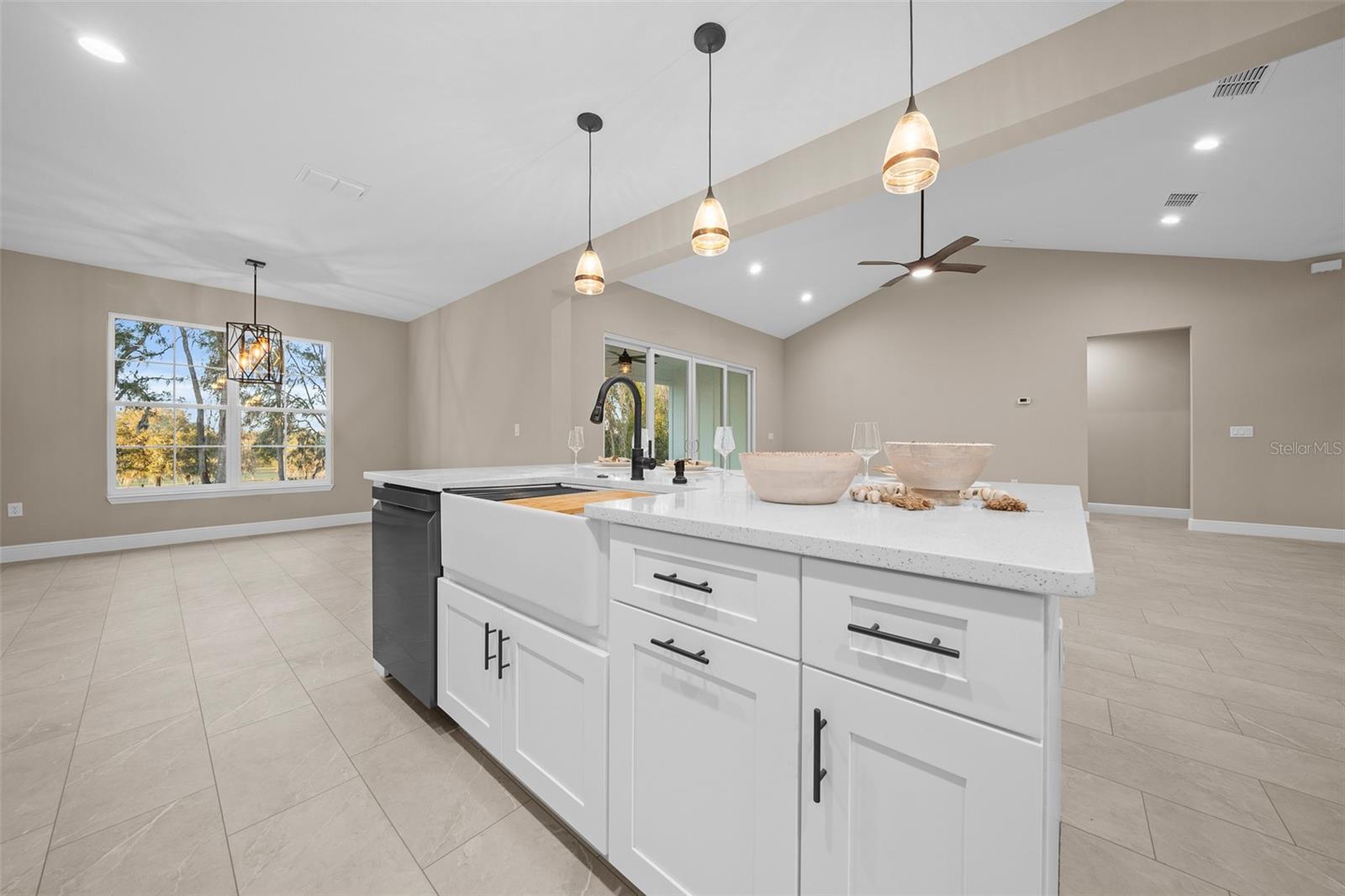 ROLLING HILLS - Residential