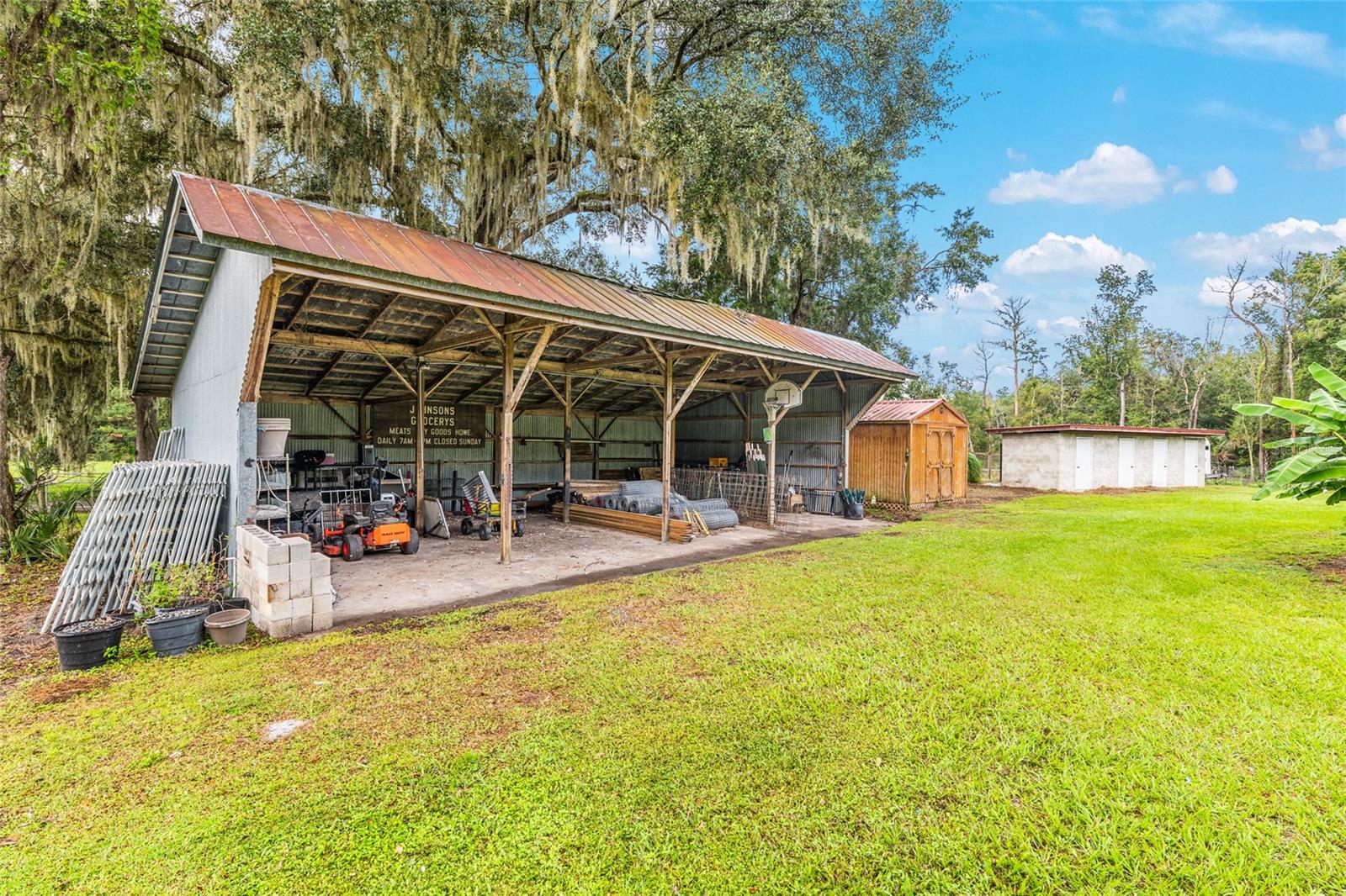 ACREAGE NON-SUBDIVISION - Residential