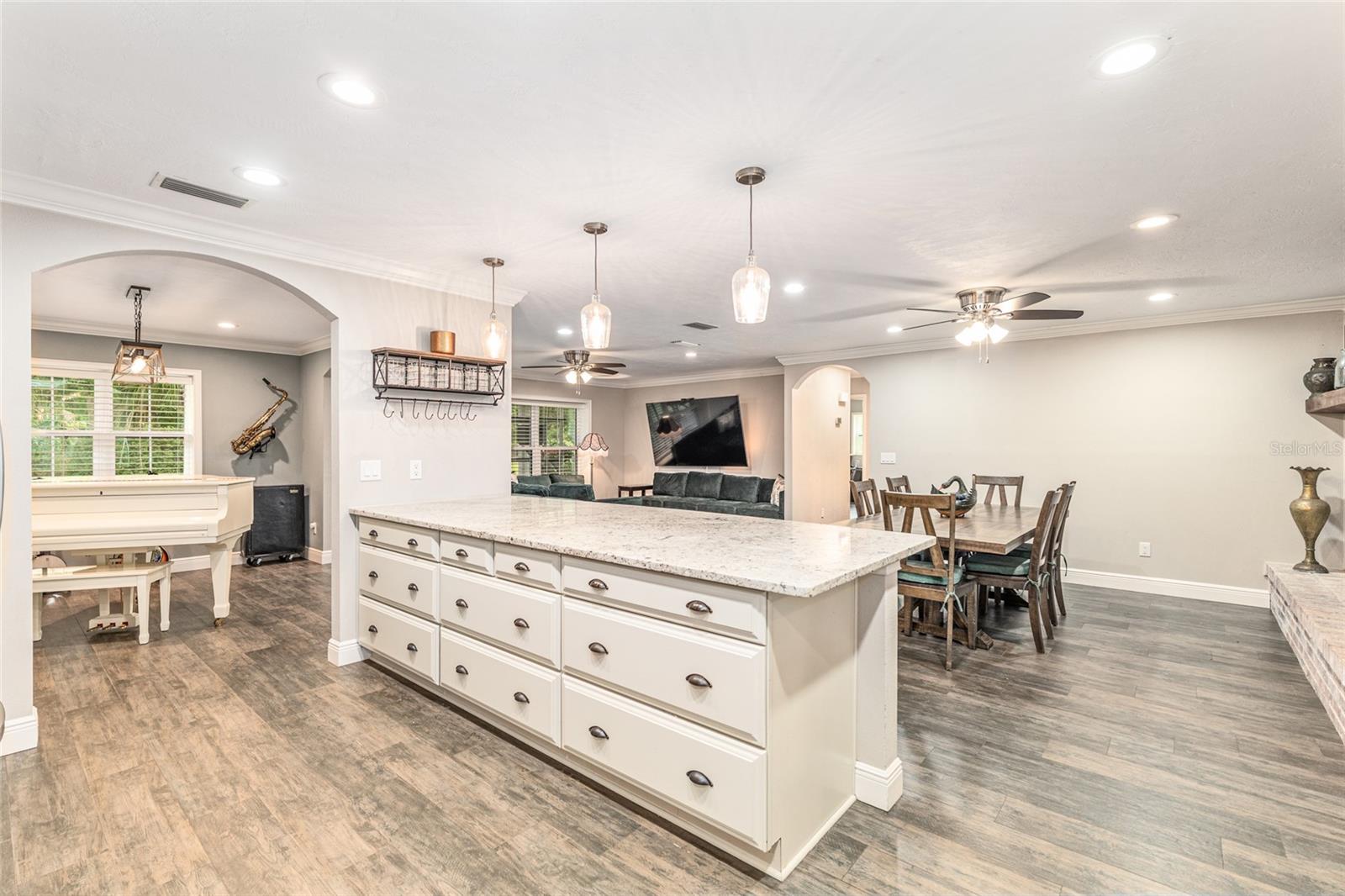 ACREAGE NON-SUBDIVISION - Residential