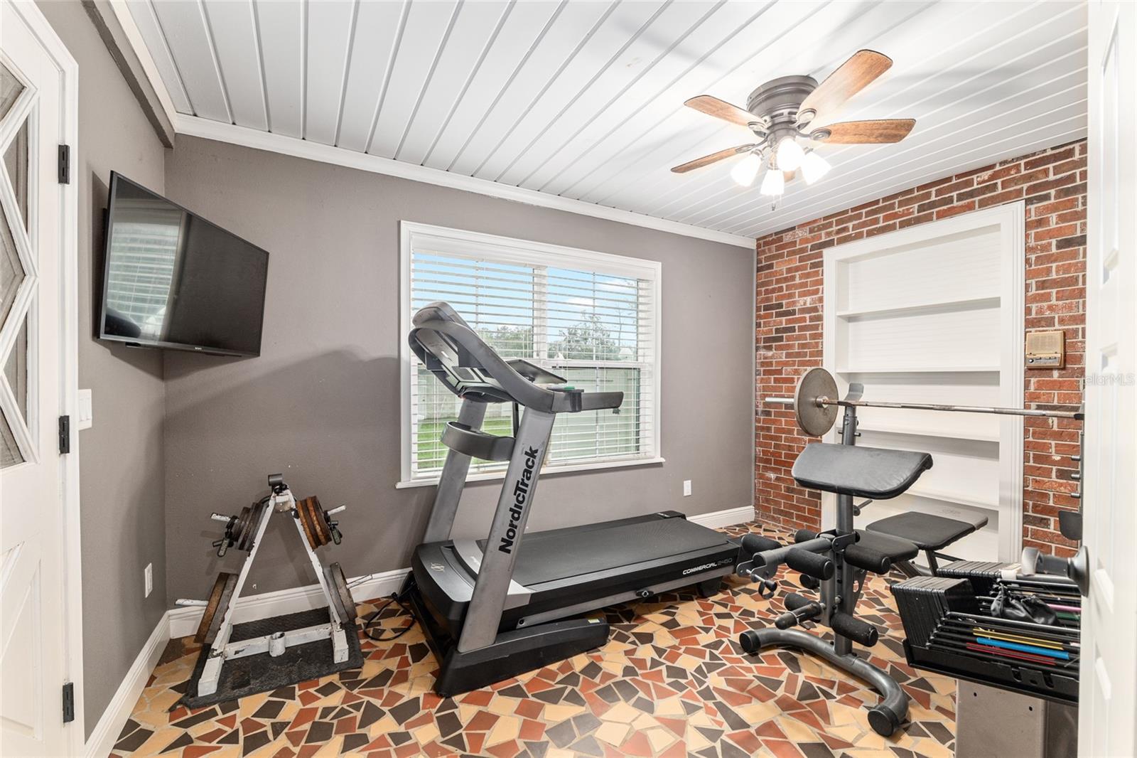 ACREAGE NON-SUBDIVISION - Residential