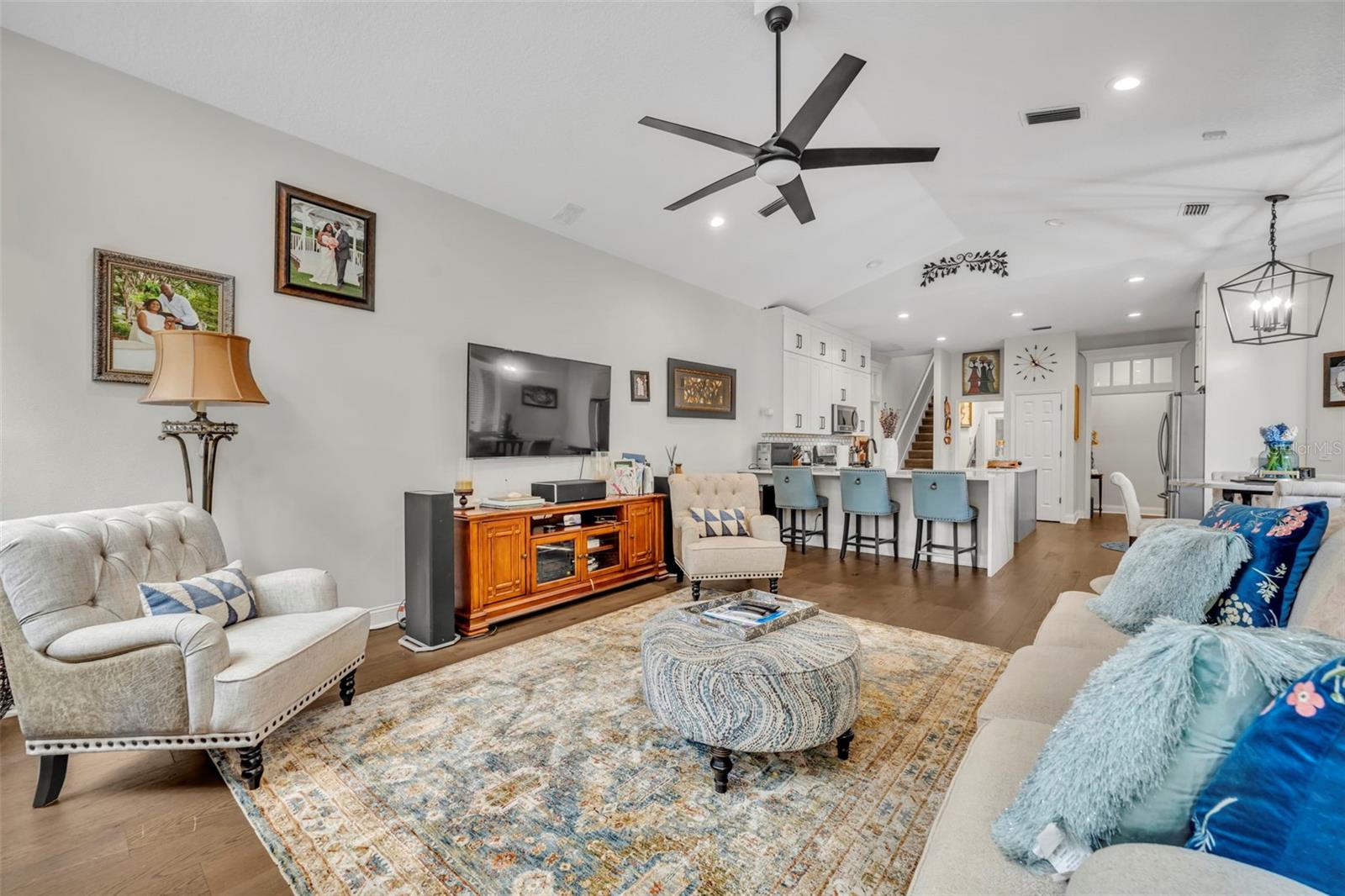 SUNSET LAKES - Residential