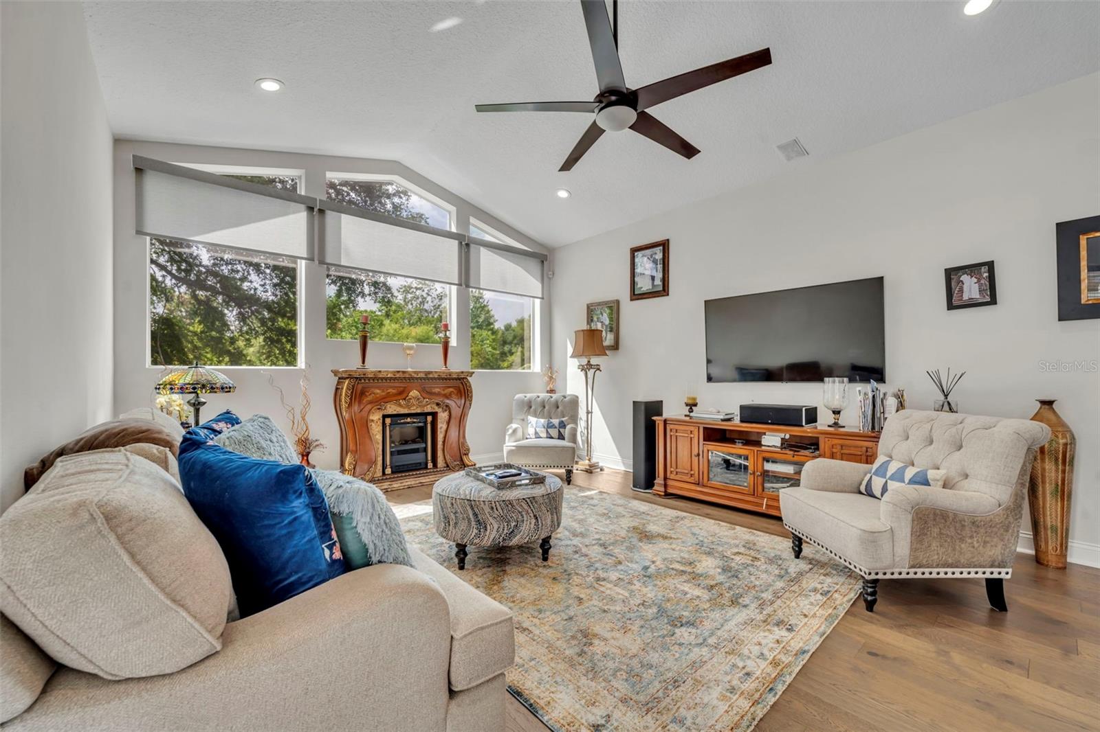 SUNSET LAKES - Residential