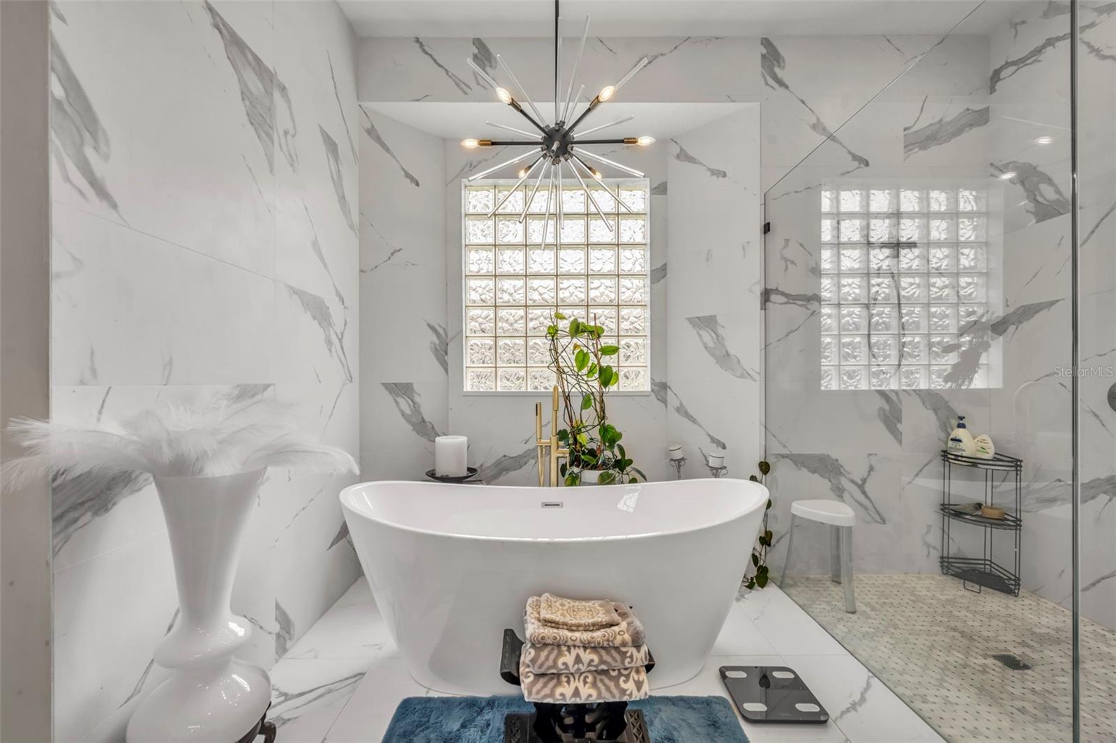 SUNSET LAKES - Residential