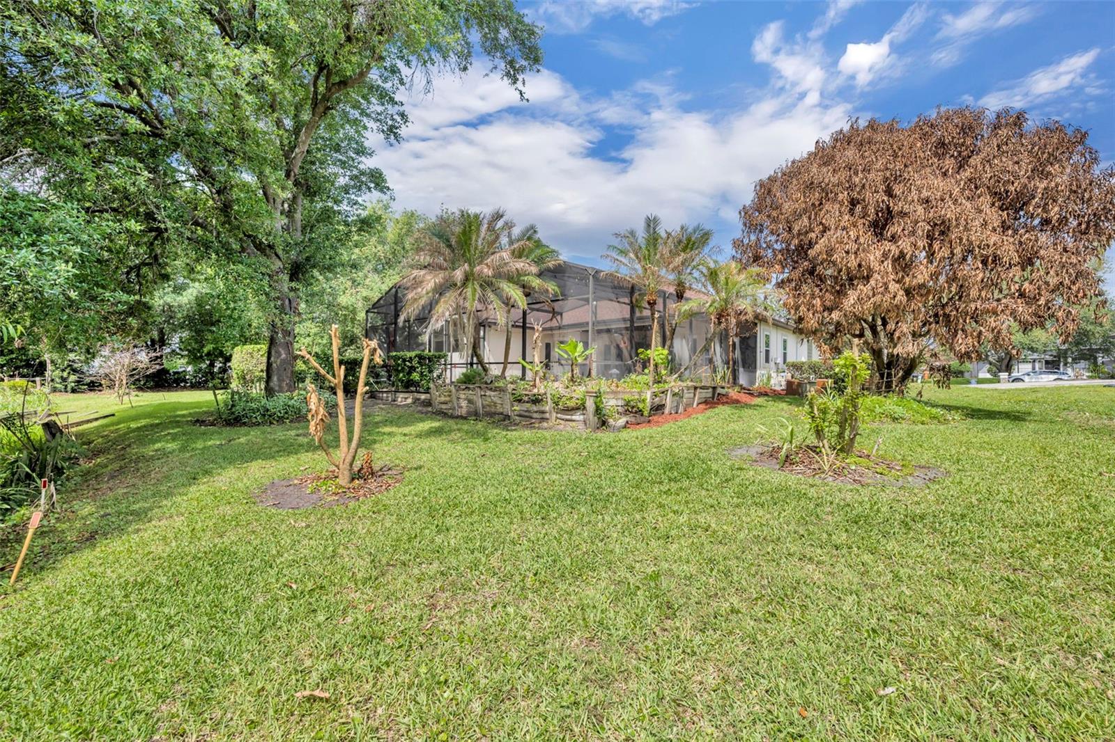 SUNSET LAKES - Residential