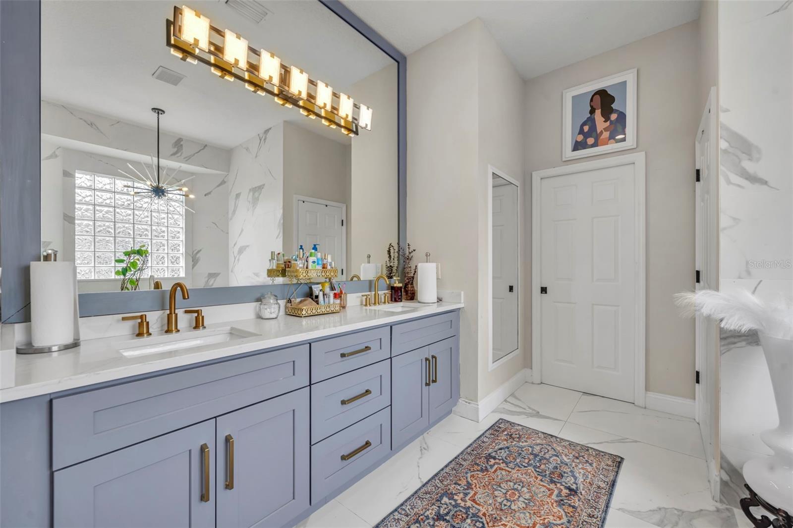 SUNSET LAKES - Residential