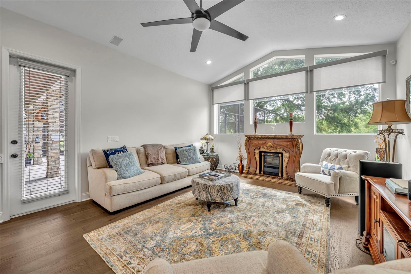 SUNSET LAKES - Residential